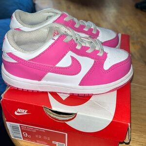 Toddler girl Nike dunk low sz 9